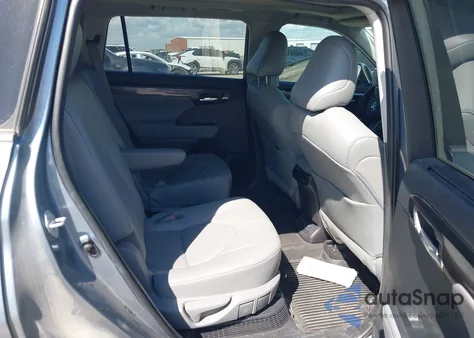 2021 Toyota Highlander Hybrid Platinum z USA, uszkodzony, nr VIN 5TDEBRCH8MS066496